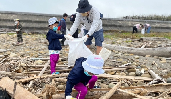 Organized the beach cleanup event “Love Sea and Reduce Plastics, Good to Have you” in October